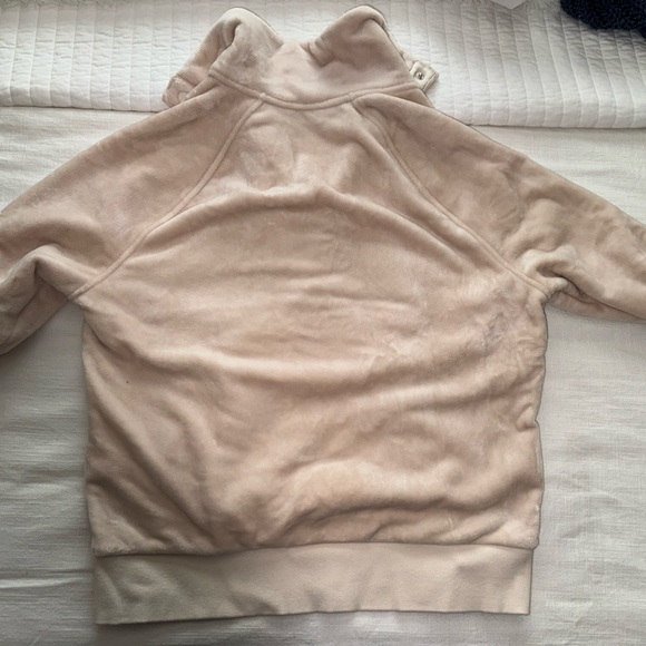 LIKE NEW ATHELTA SHERPA PULL OVER - Picture 4 of 4